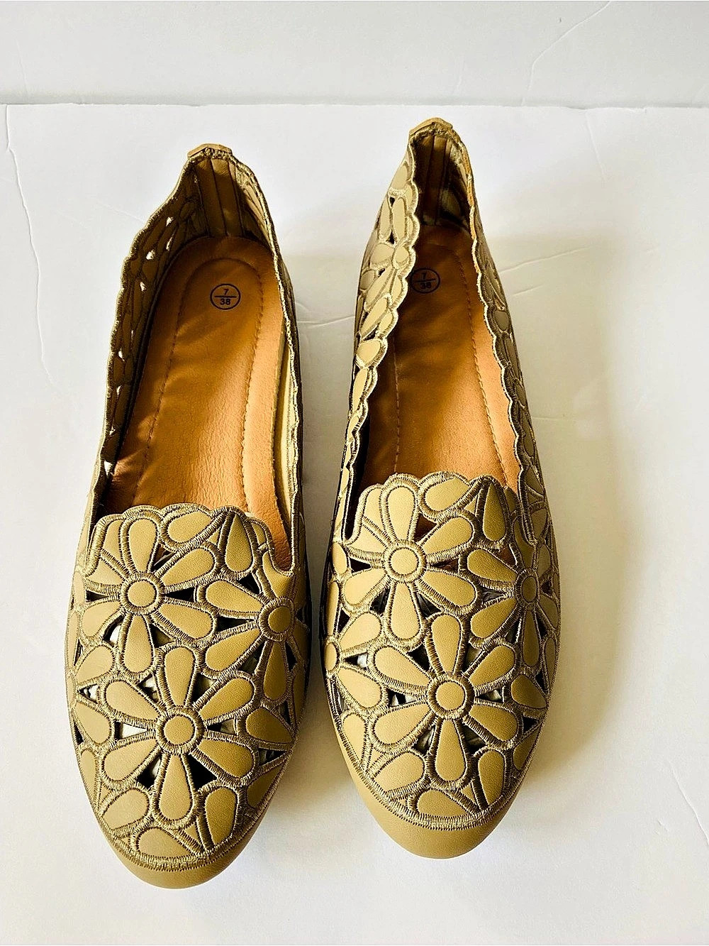 Floral Cutout Flats in Gold EU 36 Like New